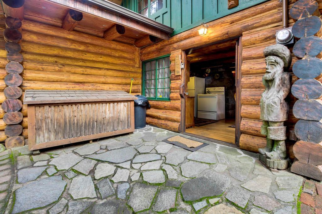Zoe's Log Cabin Welches Buitenkant foto